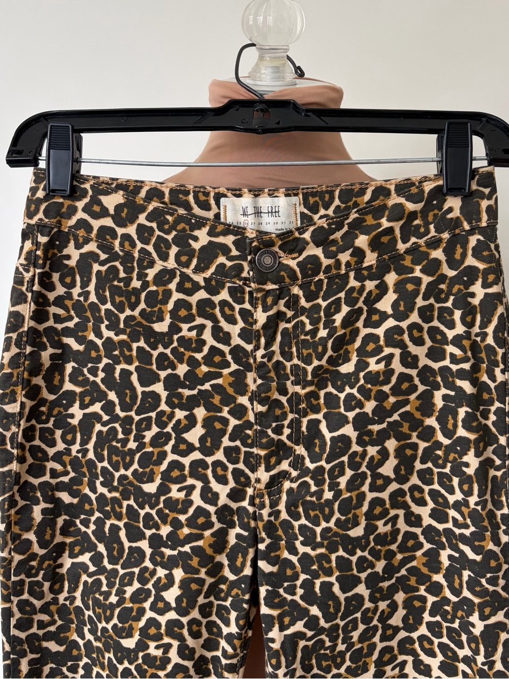 Free People We The Free Belle Leopard High Rise Cropped Skinny Jeans EUC Size 26 - Picture 4 of 10
